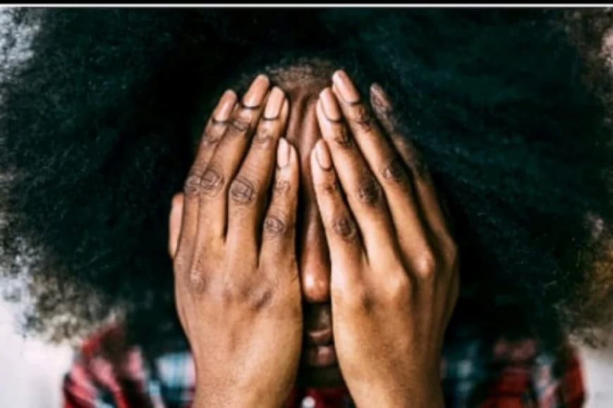 Ni AKUMIRO! umva inkuru itangaje y'umugore uvukana n'abana be