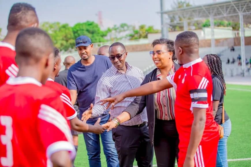 AJSPOR FC  yahannye Diyasipora y'Abanyarwanda batuye muri Queensland _ AMAFOTO