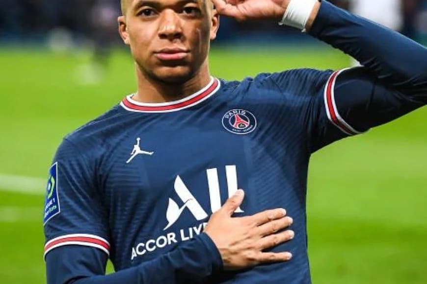 Kylian Mbappé yamenyesheje PSG ko atozongera kuyikinira