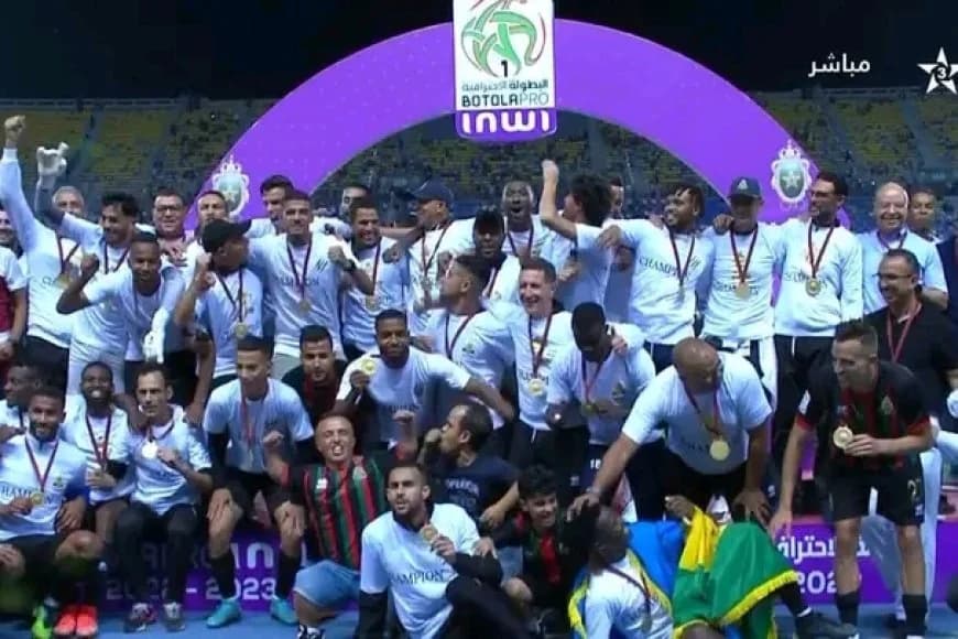 Manguende yafashije AS FAR Rabat gutwara Igikombe cya shampiyona ya Maroc nyuma y'imyaka 15 _ AMAFOTO