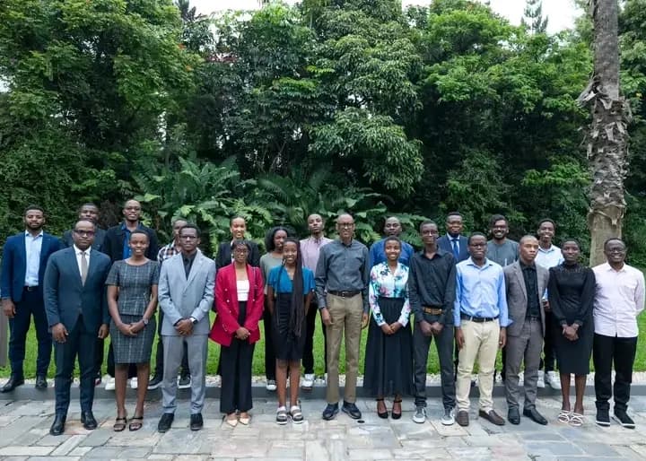 President Kagame Receives Rwandan Students who Competed in Mathematics Competitions