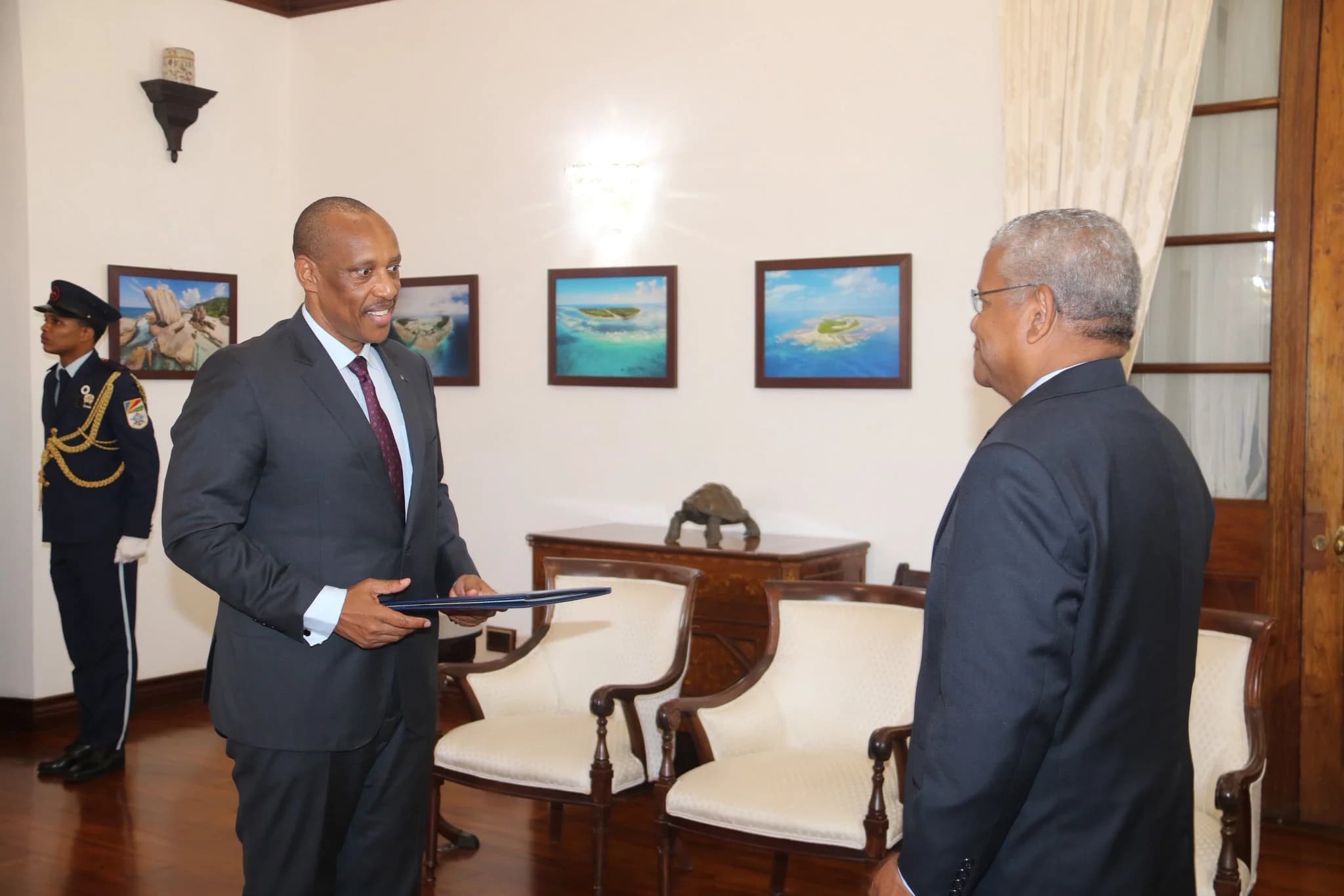 Amb. Gen. Nyamvumba presents credentials to Seychelles President