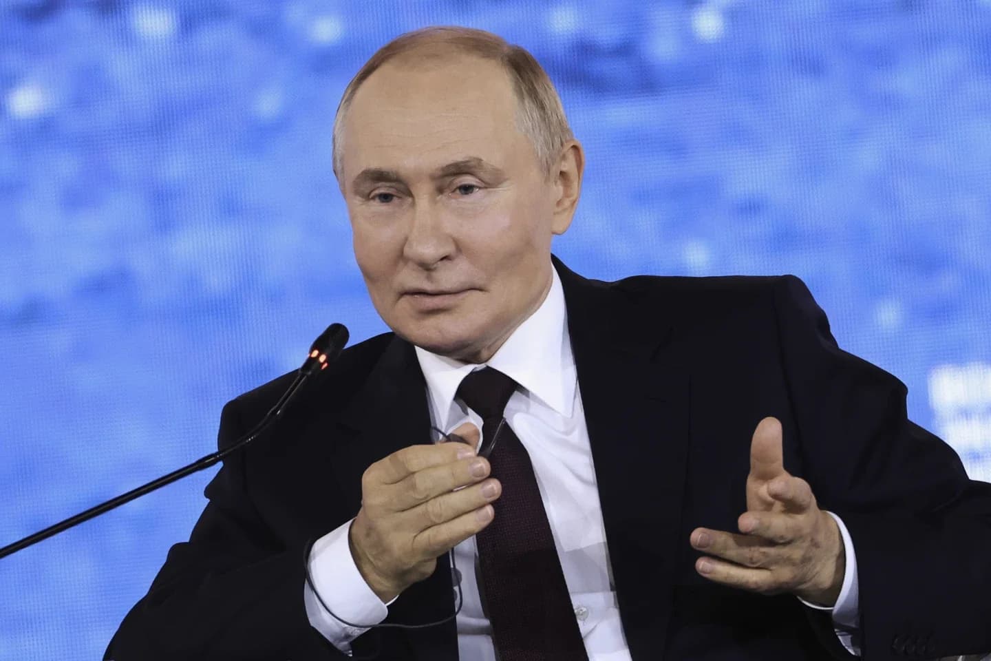 Putin warns foreign troops in Ukraine would be ‘legitimate targets’ as European allies push for peacekeeping force