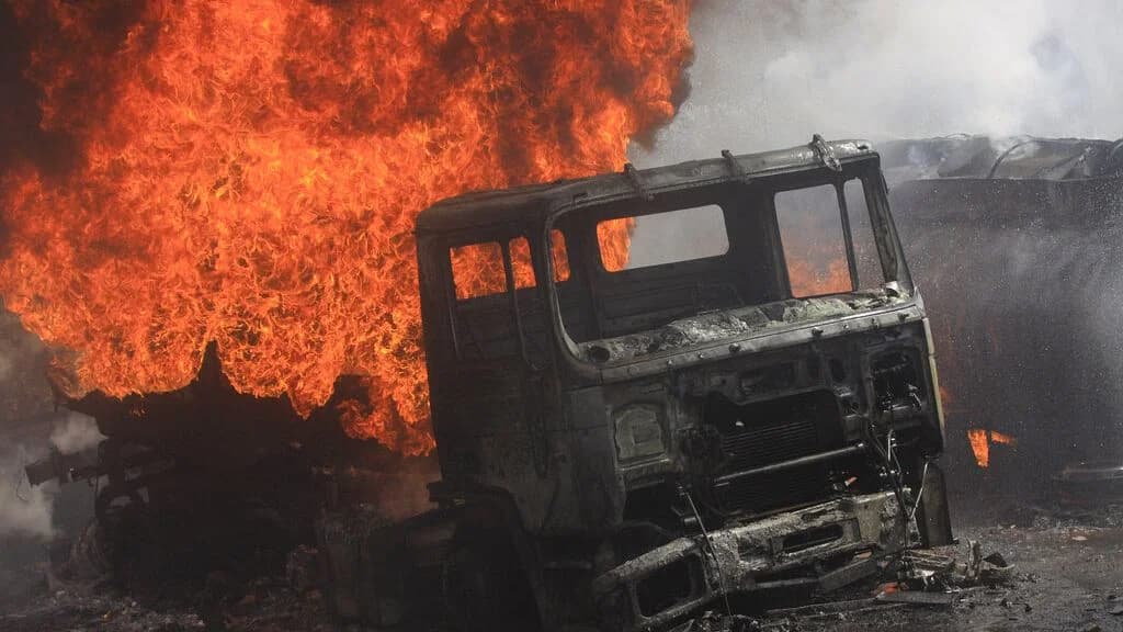 Gasoline tanker explosion kills 31