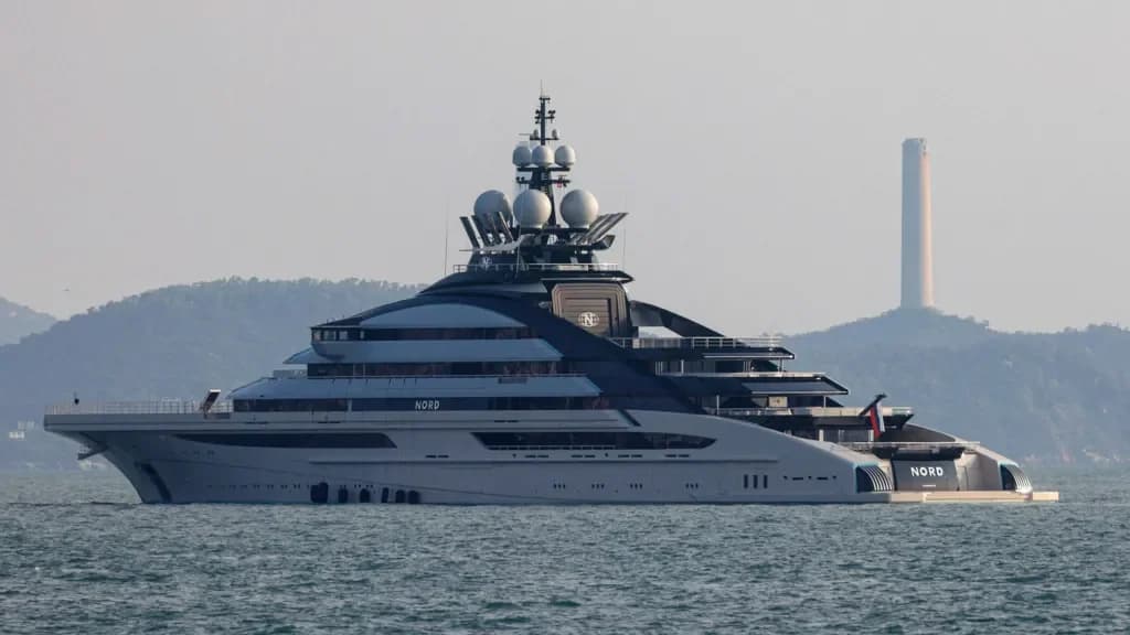 Russian Billionaire's Superyacht Clears Hormuz Blockade as Iran and U.S. Step Aside