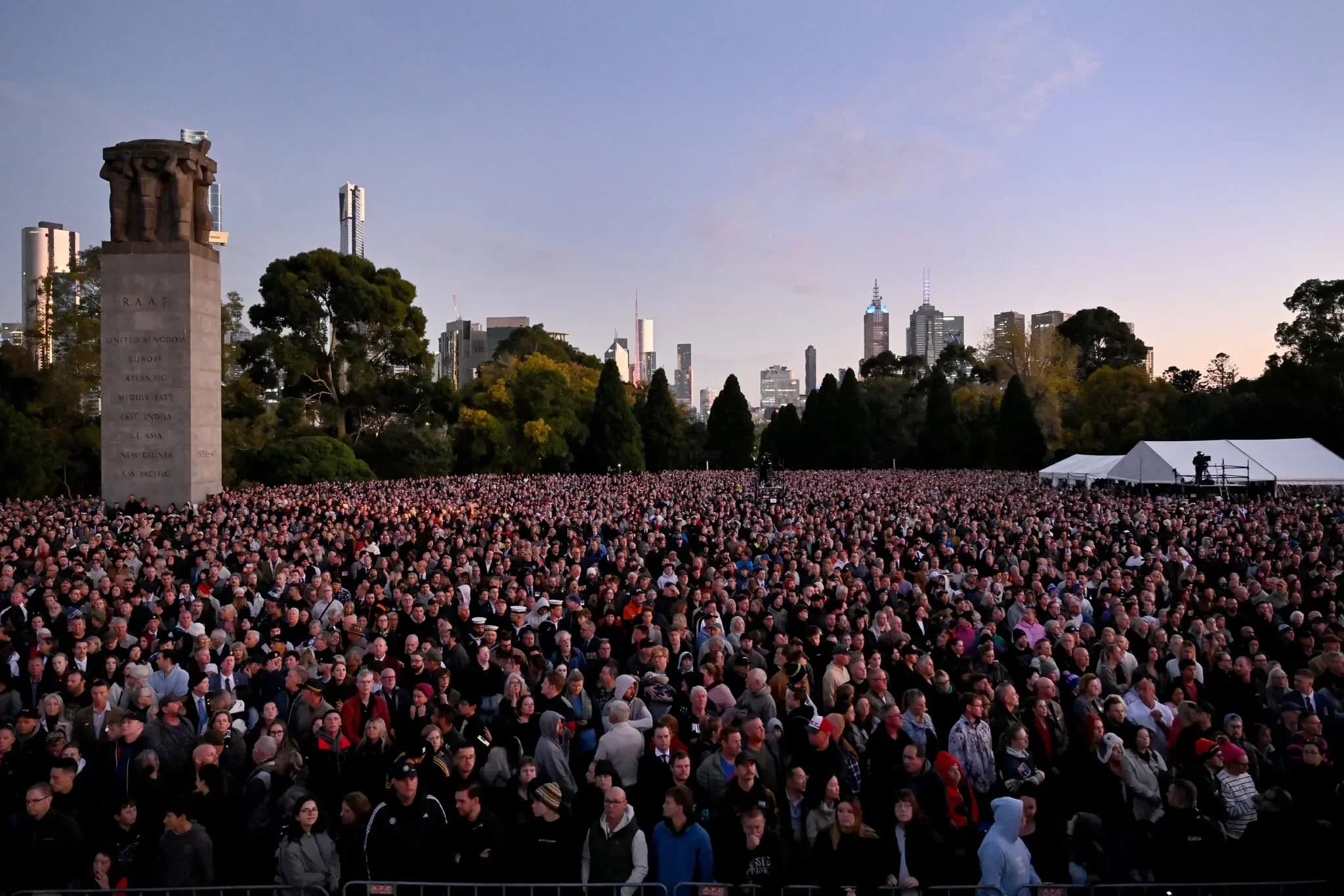 Booing Disrupts Anzac Day Dawn Services in Major Australian Cities