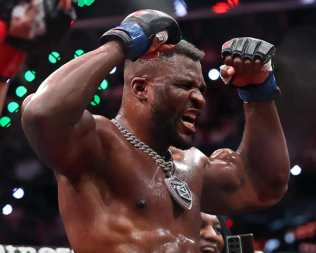 Umunya Cameroon Francis Ngannou akomeje kwandika amateka adasanzwe mu iteramakofe
