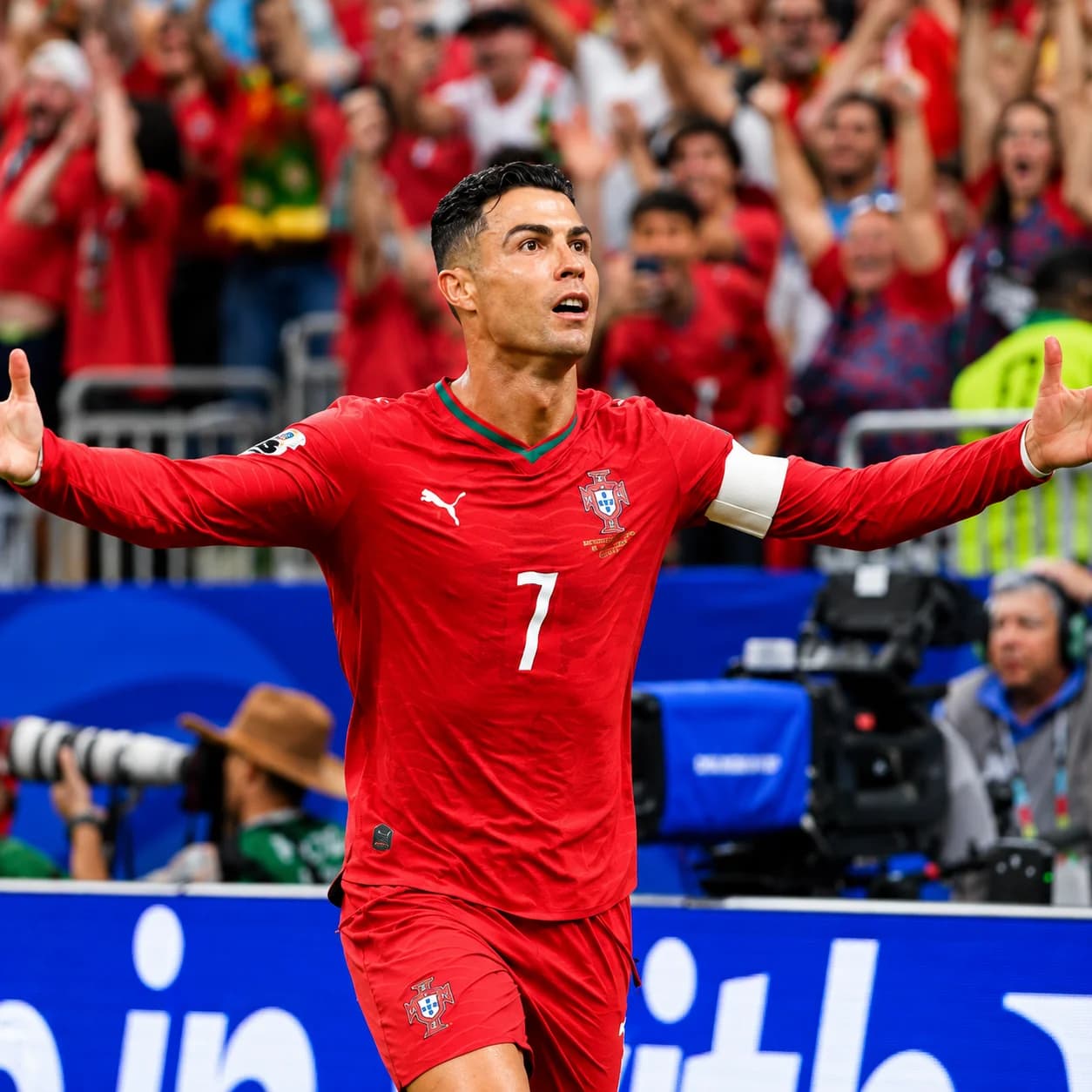 Cristiano Ronaldo Yanditse Amateka Mashya