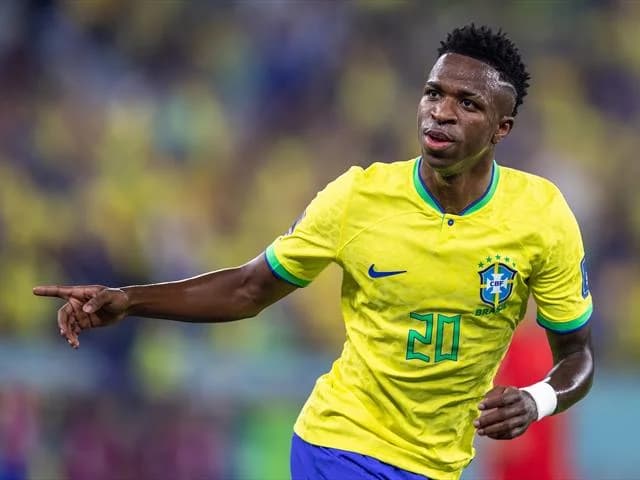 Vinícius Júnior yavuze ku buzima bugoye yakuriyemo, ashimira mama we wamubereye urumuri rw'inzozi