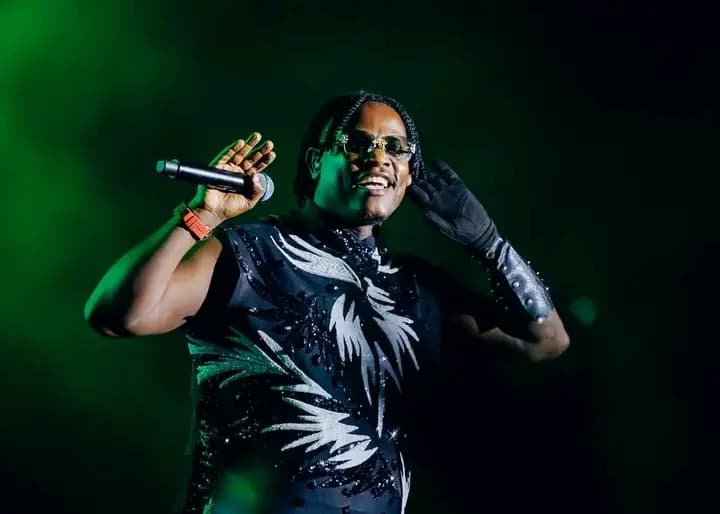 Umuhanzi Bruce Melodie Igitangaza witegura Guhurira kurubyiniro na Diamond platnumz Yashoye Indirimbo Ifitiye Ubutumwa Urubyiruko.