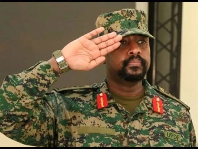 Gen Muhoozi yasabye UPDF gukomeza kuvugurura ingabo, nyuma yo gusezerera abasirikare bakuru 222
