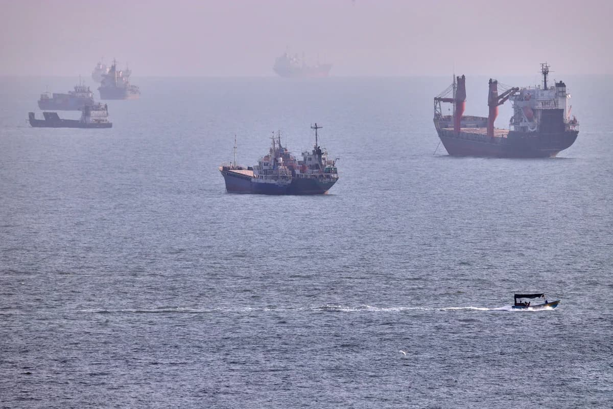 Iran Warns Oman Deal Will Not Fully Reopen Strait of Hormuz