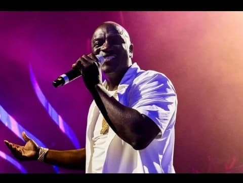 Akon yishyuwe arenga miliyari 1 Frw mu gitaramo cy’abantu batatu gusa