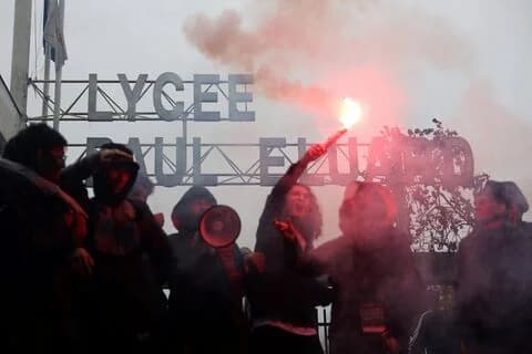 Ubufaransa: imyigaragambyo y'abanyeshuri yateje imvururu.