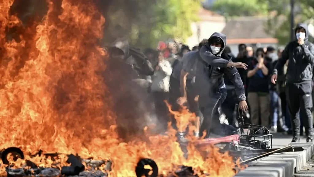 France’s School Crisis Deepens as Student Protests Spread