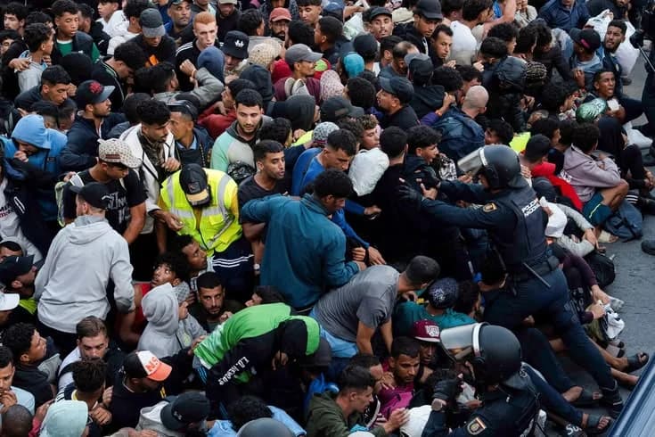 Espagne: Polisi yasibye inkambi ya nyuma y’abimukira muri Ceuta.